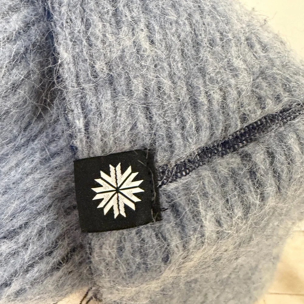 Elegant Blue Knit Snood and Hat Set Made Of Icelandic Wool 💙 - Picture 4 of 15